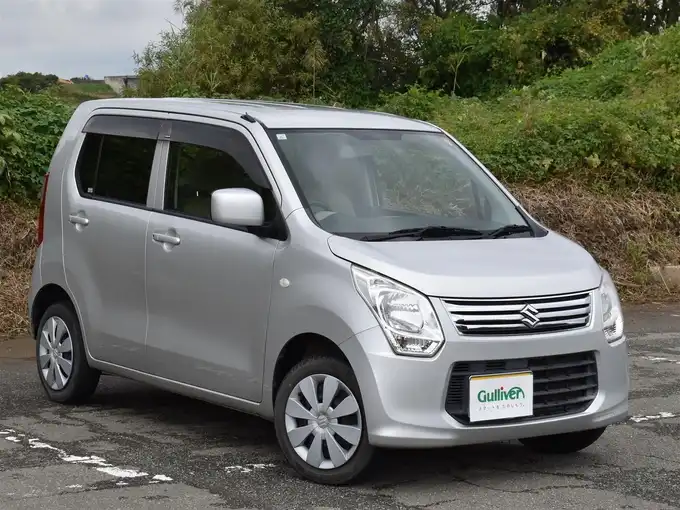 新着情報“ワゴンＲFX CDプレーヤー装着車”2013年式スペリアホワイト/シルキーシルバーメタリック入荷しました！