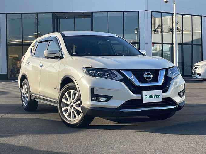 新着情報“エクストレイル20Xi ハイブリッド”2018年式ブリリアントホワイトパール入荷しました！