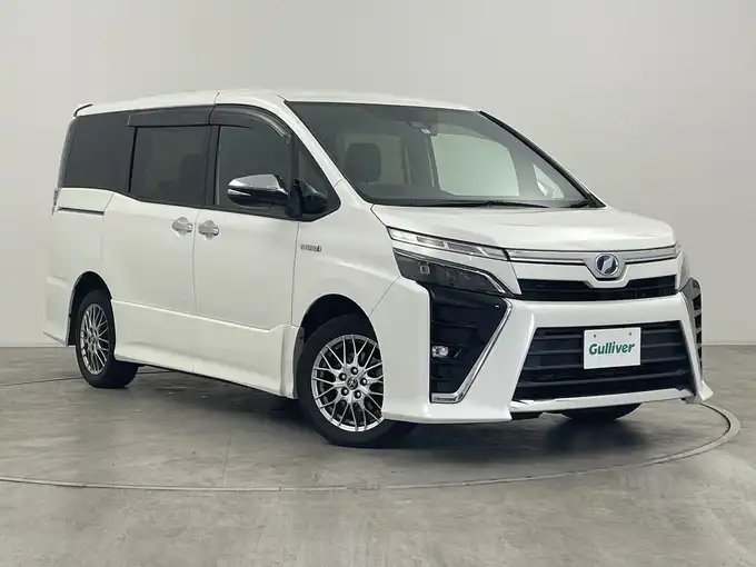 新着情報“ヴォクシーハイブリッドZS 煌”2018年式ホワイトパールクリスタルシャイン入荷しました！