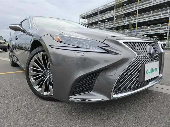 新着情報“ＬＳLS500h エグゼクティブ”2018年式マンガンラスター入荷しました！