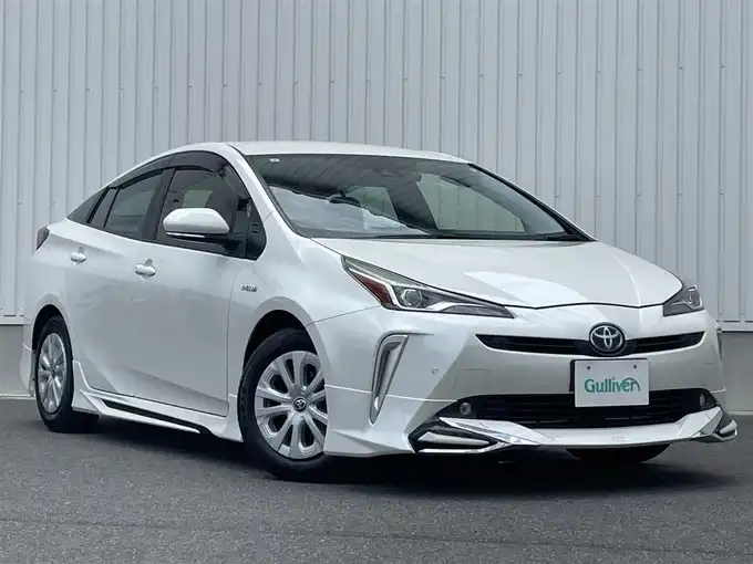 新着情報“プリウスS”2019年式ホワイトパールクリスタルシャイン入荷しました！