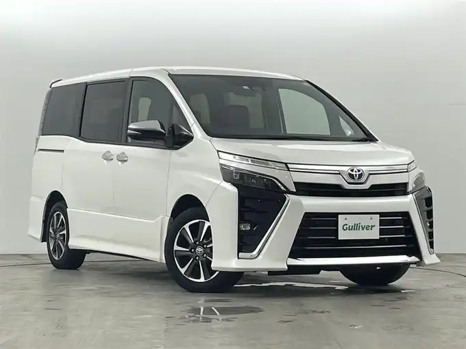 新着情報“ヴォクシーZS 煌Ⅲ”2021年式パール入荷しました！