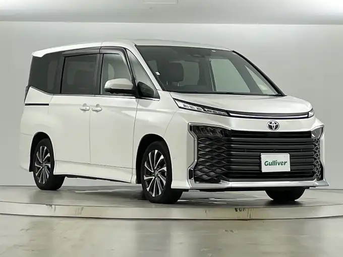 新着情報“ヴォクシーS－Z”2023年式ホワイトパールクリスタルシャイン入荷しました！