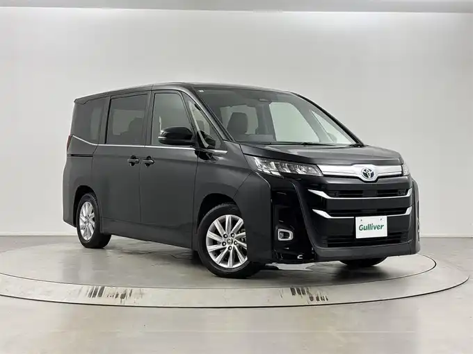 新着情報“ノアハイブリッドZ”2022年式アティチュードブラックマイカ入荷しました！