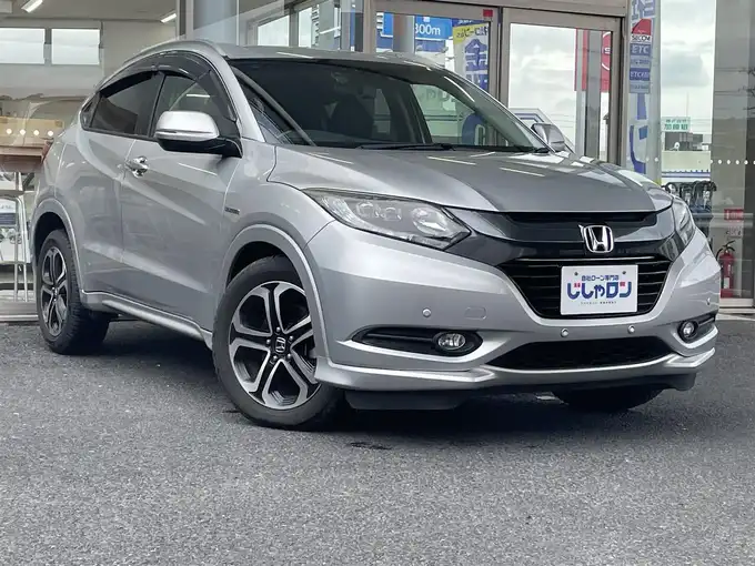 新着情報“ヴェゼルハイブリッドZ”2015年式アラバスターシルバーメタリック入荷しました！