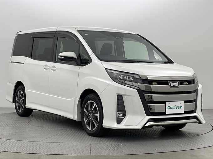 新着情報“ノアSi”2018年式ホワイトパールクリスタルシャイン入荷しました！