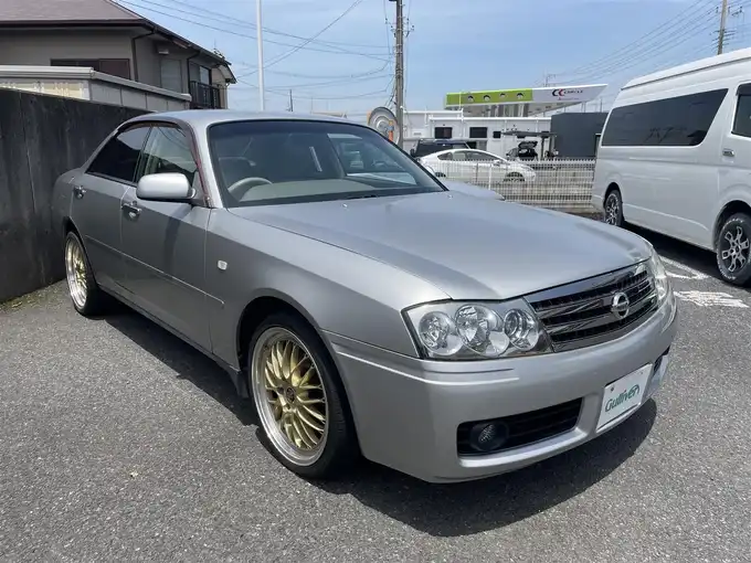 新着情報“グロリアグランツーリスモ300SV NAVIエディションⅡ”2004年式ダイヤモンドシルバー入荷しました！