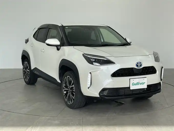 新着情報“ヤリスクロスハイブリッドZ”2021年式パール入荷しました！