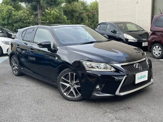 新着情報“ＣＴCT200h Fスポーツ”2014年式ブラック入荷しました！