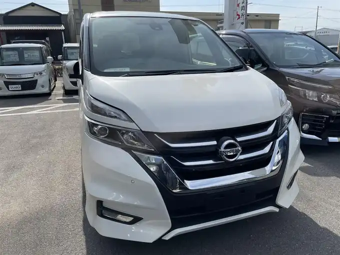 新着情報“セレナハイウェイスター VセレクションⅡ”2019年式ブリリアントホワイトパール入荷しました！