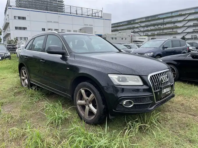 新着情報“Ｑ５2．0TFSIクワトロ”2014年式黒入荷しました！