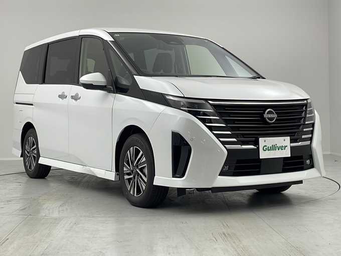 新着情報“セレナe－パワー ハイウェイスターV”2025年式プリズムホワイト入荷しました！