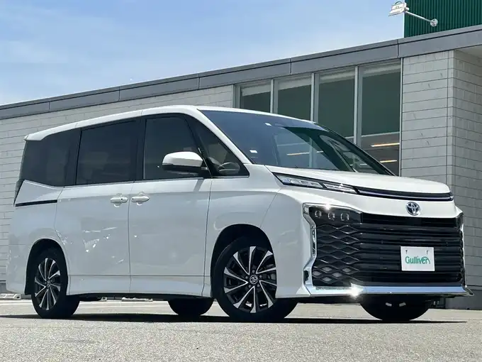 新着情報“ヴォクシーハイブリッドS－Z”2023年式ホワイトパールクリスタルシャイン入荷しました！