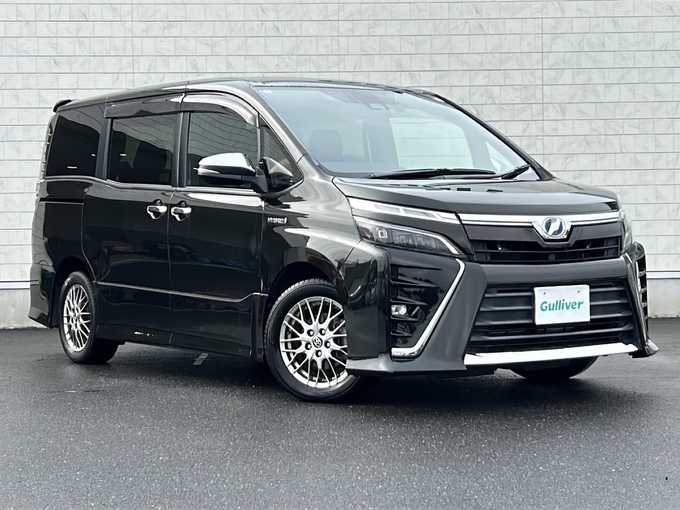 新着情報“ヴォクシーハイブリッドZS 煌”2018年式イナズマスパーキングブラックガラスフレーク入荷しました！