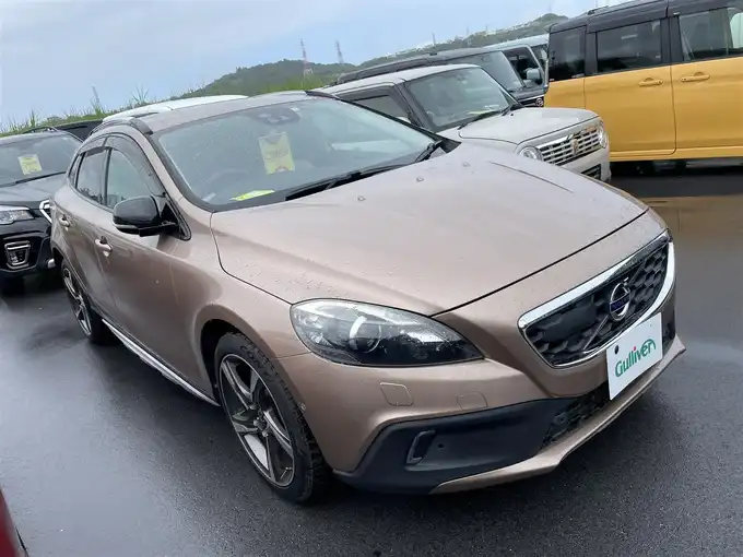 新着情報“Ｖ４０クロスカントリー T5 AWD”2013年式茶Ｍ入荷しました！