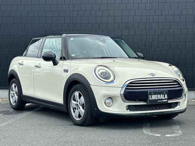 新着情報“ＭＩＮＩクーパー”2018年式ペッパー・ホワイト入荷しました！
