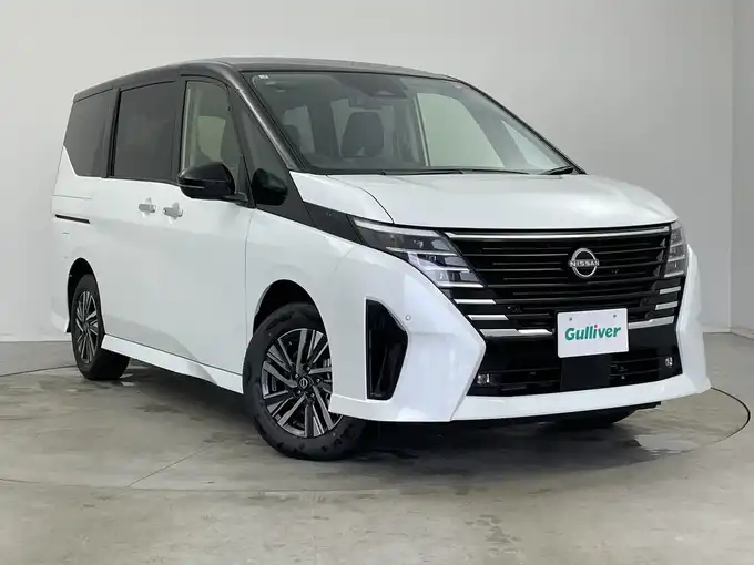 新着情報“セレナe－4ORCE ハイウェイスターV”2025年式パールⅡ入荷しました！