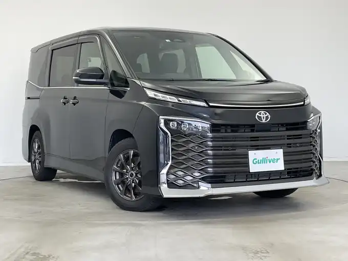 新着情報“ヴォクシーS－Z”2022年式グリッターブラックガラスフレーク入荷しました！