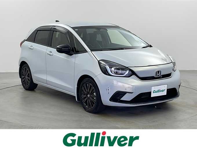 新着情報“フィットe:HEVホーム 20周年特別仕様車 メゾン”2021年式白入荷しました！