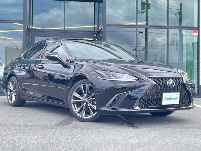 新着情報“ＥＳES300h Fスポーツ”2019年式ブラック入荷しました！