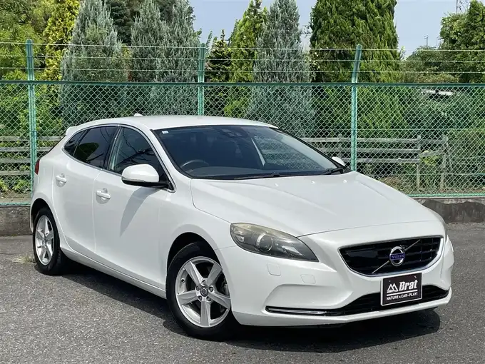 新着情報“Ｖ４０T4 スポーツ”2014年式クリスタルホワイトP入荷しました！
