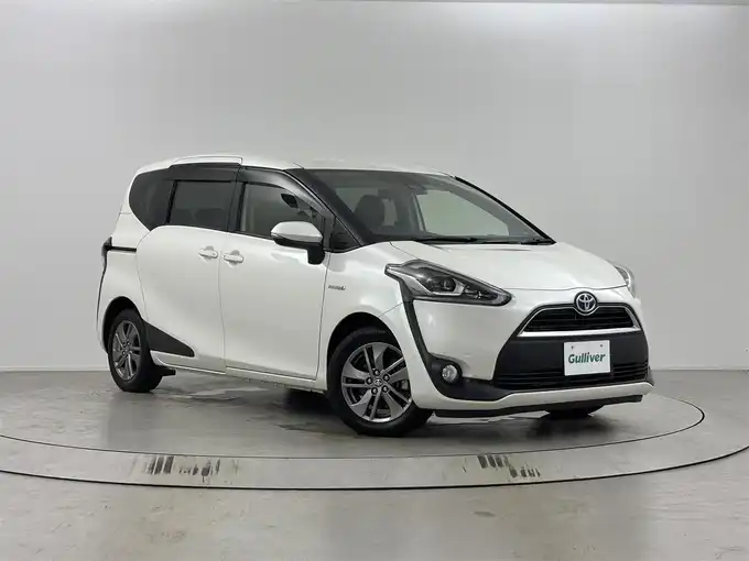 新着情報“シエンタハイブリッドG クエロ”2018年式ホワイトパールクリスタルシャイン入荷しました！