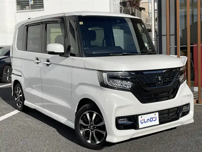 新着情報“Ｎ－ＢＯＸカスタムG・EXホンダセンシング”2018年式プラチナホワイトパール入荷しました！