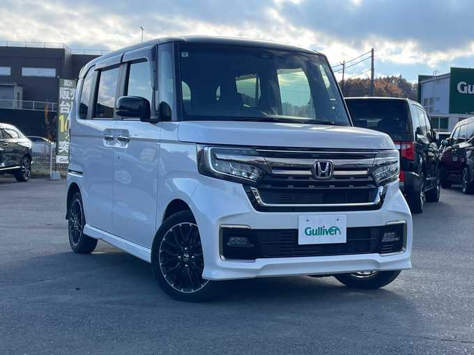 新着情報“Ｎ－ＢＯＸカスタムLターボ”2021年式プラチナホワイトパール入荷しました！