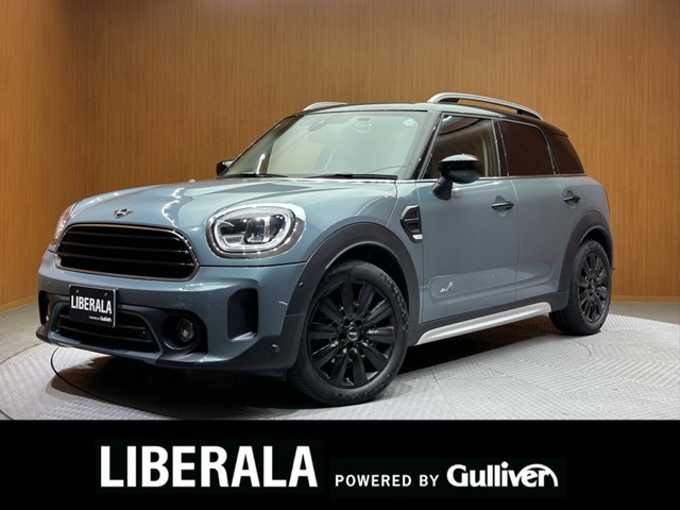新着情報“ＭＩＮＩクーパーD クロスオーバー オール4 エッセンシャル・トリム”2021年式緑入荷しました！