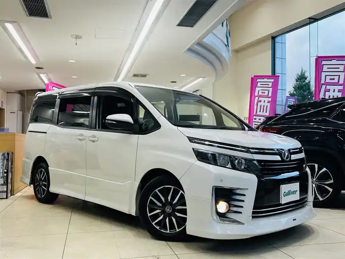 新着情報“ヴォクシーZS”2015年式ホワイトパールクリスタルシャイン入荷しました！