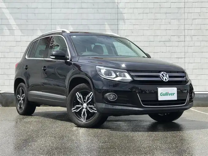 新着情報“ティグアン2．0TSI ライストゥン 4モーション”2015年式ディープブラックパールエフェクト入荷しました！