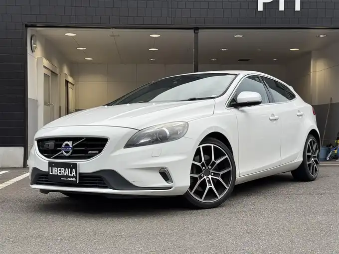 新着情報“Ｖ４０T5 Rデザイン”2014年式アイスホワイト入荷しました！