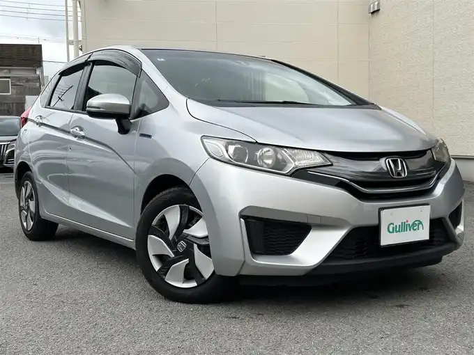 新着情報“フィットハイブリッドハイブリッド・Fパッケージ”2014年式アラバスターシルバーメタリック入荷しました！