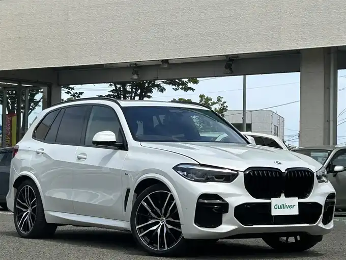 新着情報“Ｘ５xDrive 40d Mスポーツ”2023年式ミネラルホワイト入荷しました！