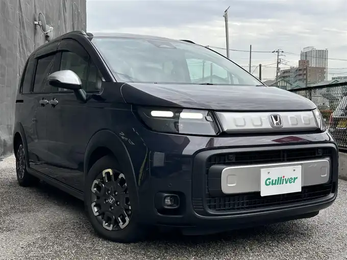 新着情報“フリードe:HEVクロスター”2024年式トワイライトミストブラックパール入荷しました！