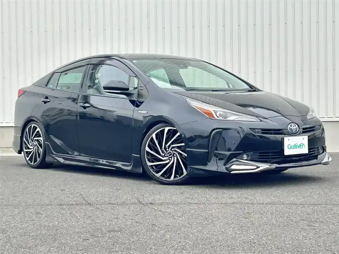 新着情報“プリウスA”2019年式黒入荷しました！