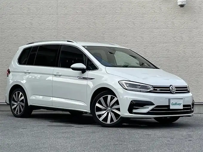 新着情報“ゴルフトゥーランTSI Rライン”2016年式ピュアホワイト入荷しました！