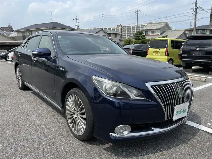 新着情報“クラウンマジェスタFour”2015年式ダークブルーマイカ入荷しました！