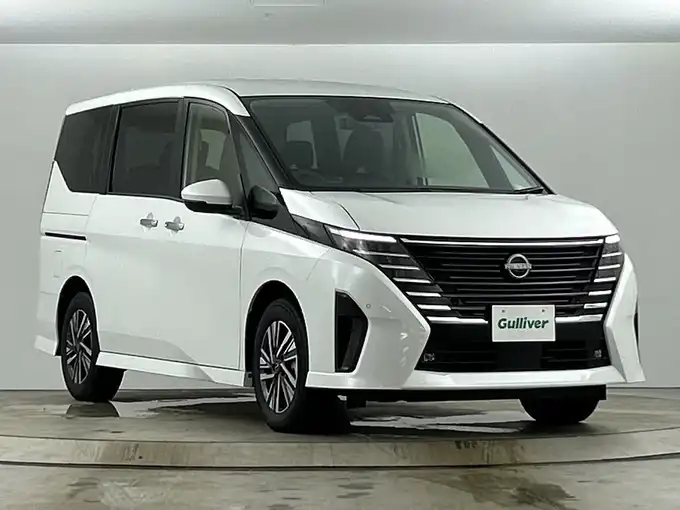 新着情報“セレナe－パワー ハイウェイスターV”2025年式プリズムホワイト入荷しました！