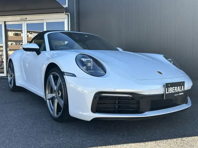 新着情報“９１１911カレラ カブリオレ”2020年式キャララホワイトメタリック入荷しました！