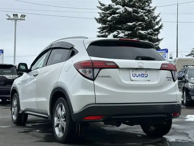 新着情報“ヴェゼルハイブリッドX・Lパッケージ”2015年式ホワイト