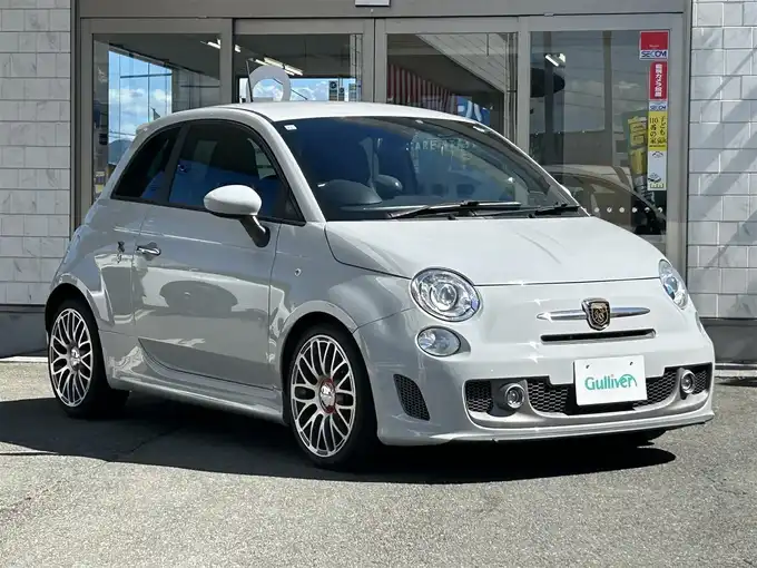 新着情報“アバルト５９５ツーリズモ”2013年式グレー入荷しました！