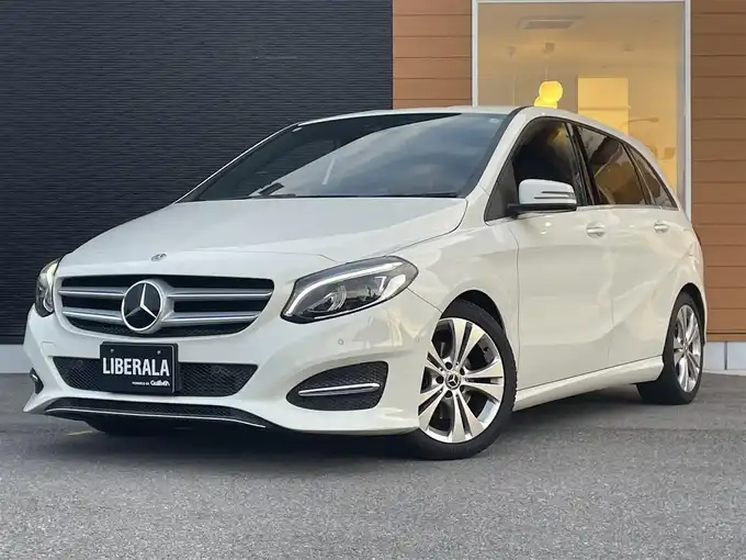 新着情報“ＢクラスB180”2018年式カルサイトホワイト入荷しました！