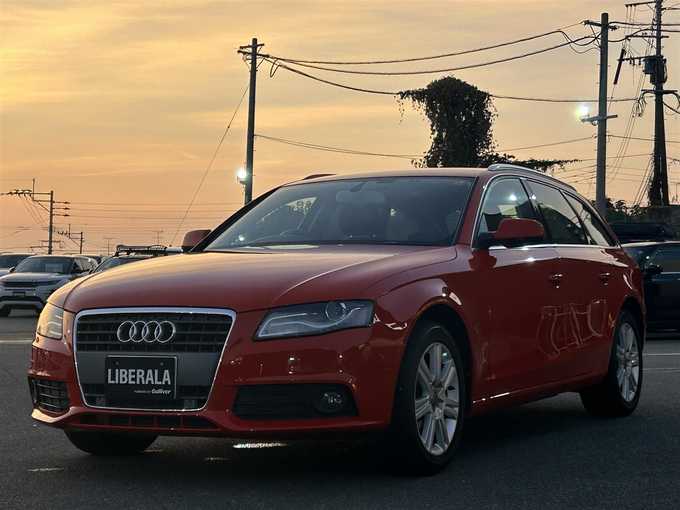新着情報“Ａ４アバント2．0TFSI”2012年式ブリリアントレッド入荷しました！