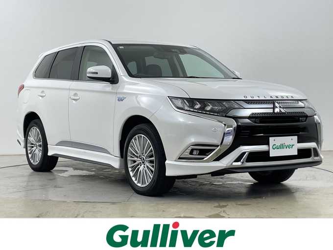 新着情報“アウトランダーＰＨＥＶGリミテッドエディション”2018年式シルキーホワイト入荷しました！