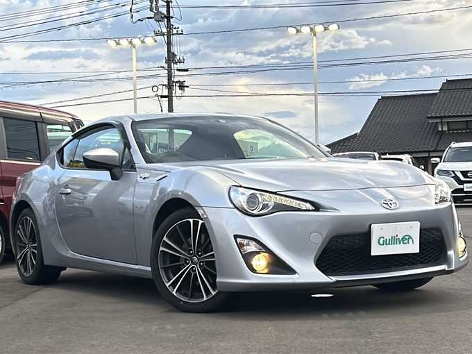 新着情報“８６GT”2015年式アイスシルバーメタリック入荷しました！