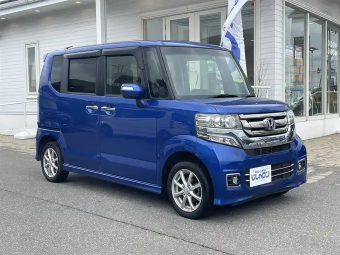 新着情報“Ｎ－ＢＯＸカスタムG特別仕様車SSパッケージ”2017年式ブリリアントスポーティブルーメタリック2トーン入荷しました！