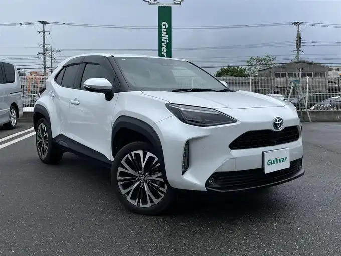 新着情報“ヤリスクロスハイブリッドZ”2023年式プラチナホワイトパールマイカ入荷しました！