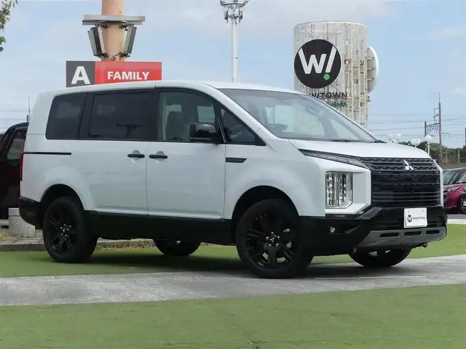 新着情報“デリカＤ：５シャモニー（電動サイドステップ非装着車）”2025年式白Ⅱ入荷しました！