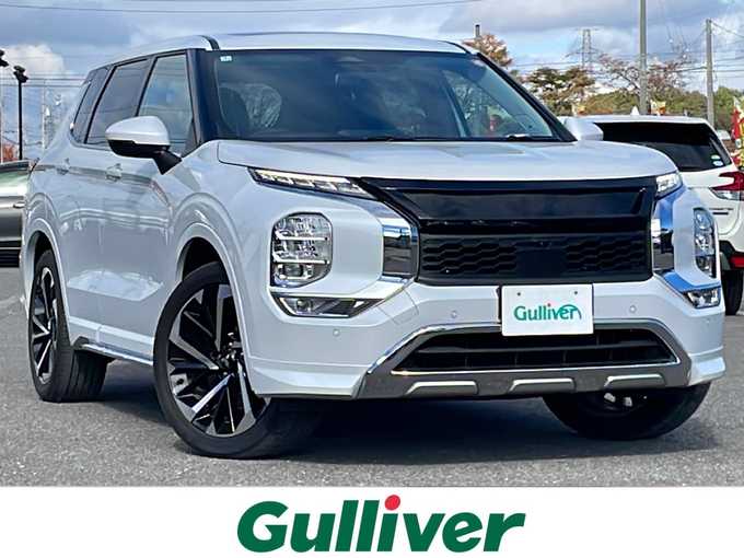 新着情報“アウトランダーＰＨＥＶP”2022年式ホワイトダイヤモンド入荷しました！